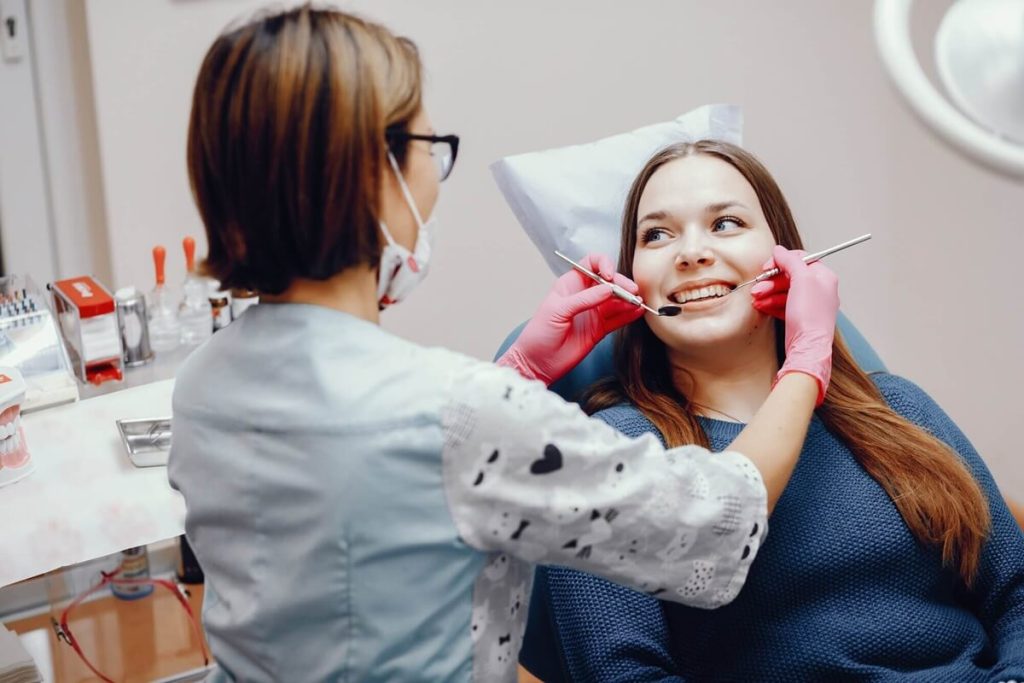 Female patient receiving emergency dentistry in London